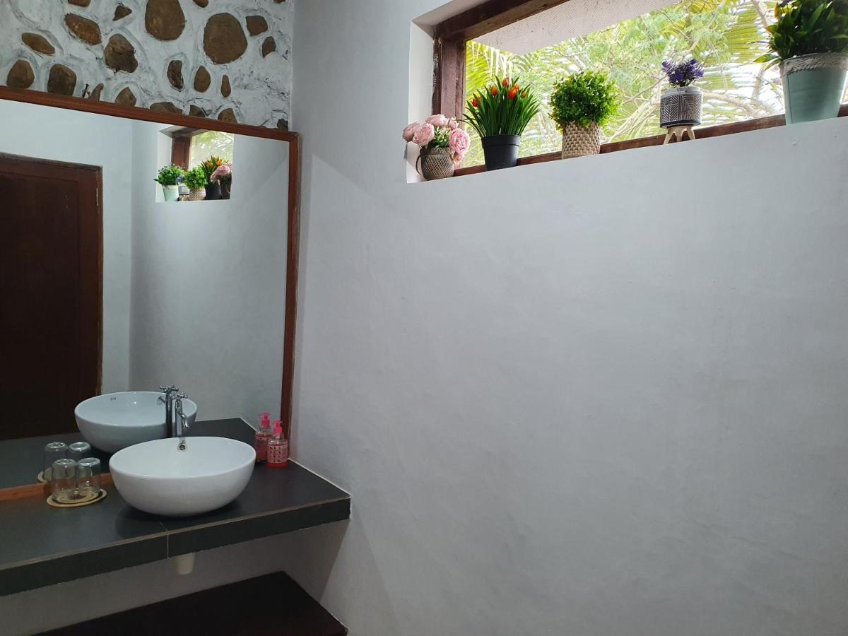 Amban Beach House Маноквари Екстериор снимка