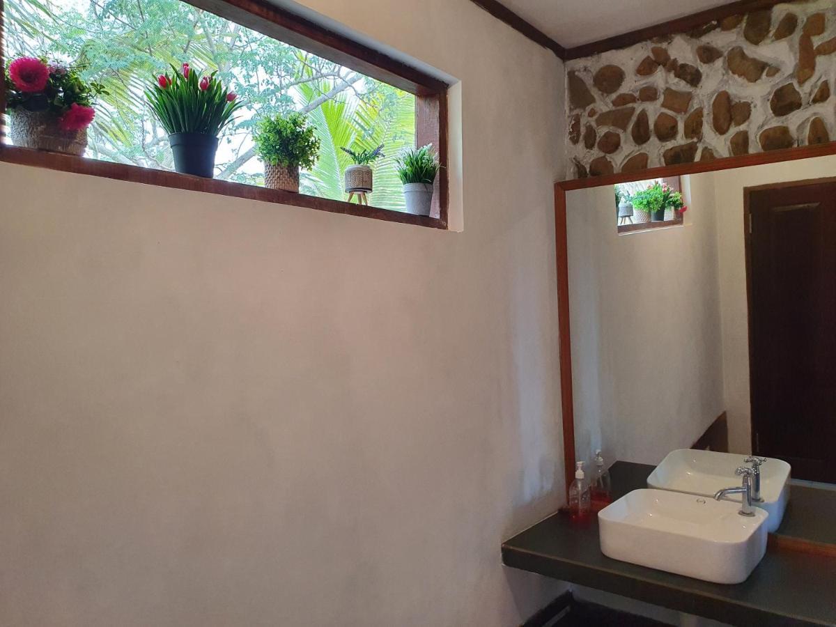Amban Beach House Маноквари Екстериор снимка