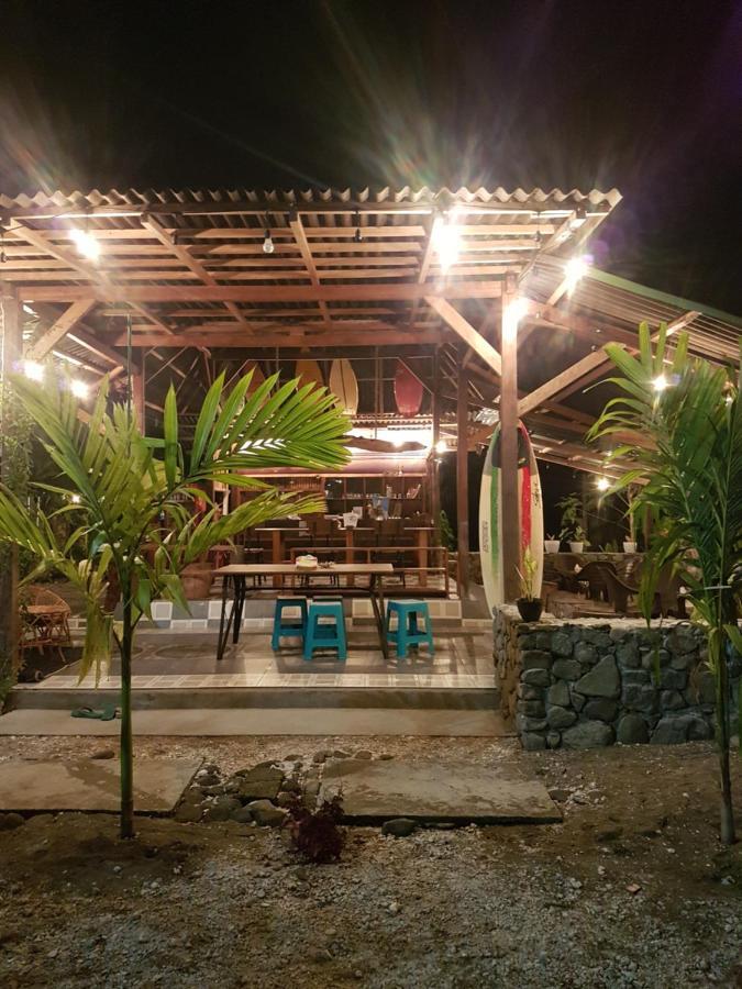 Amban Beach House Маноквари Екстериор снимка